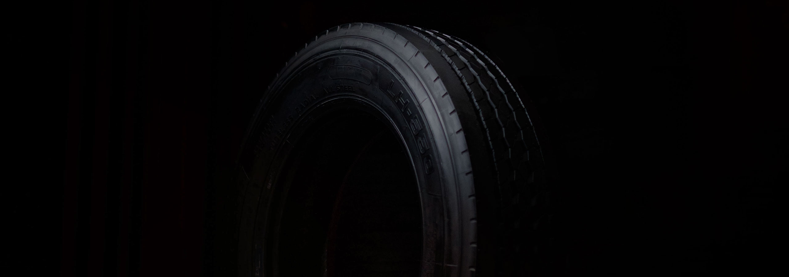 Commercial Truck Tires Image 1