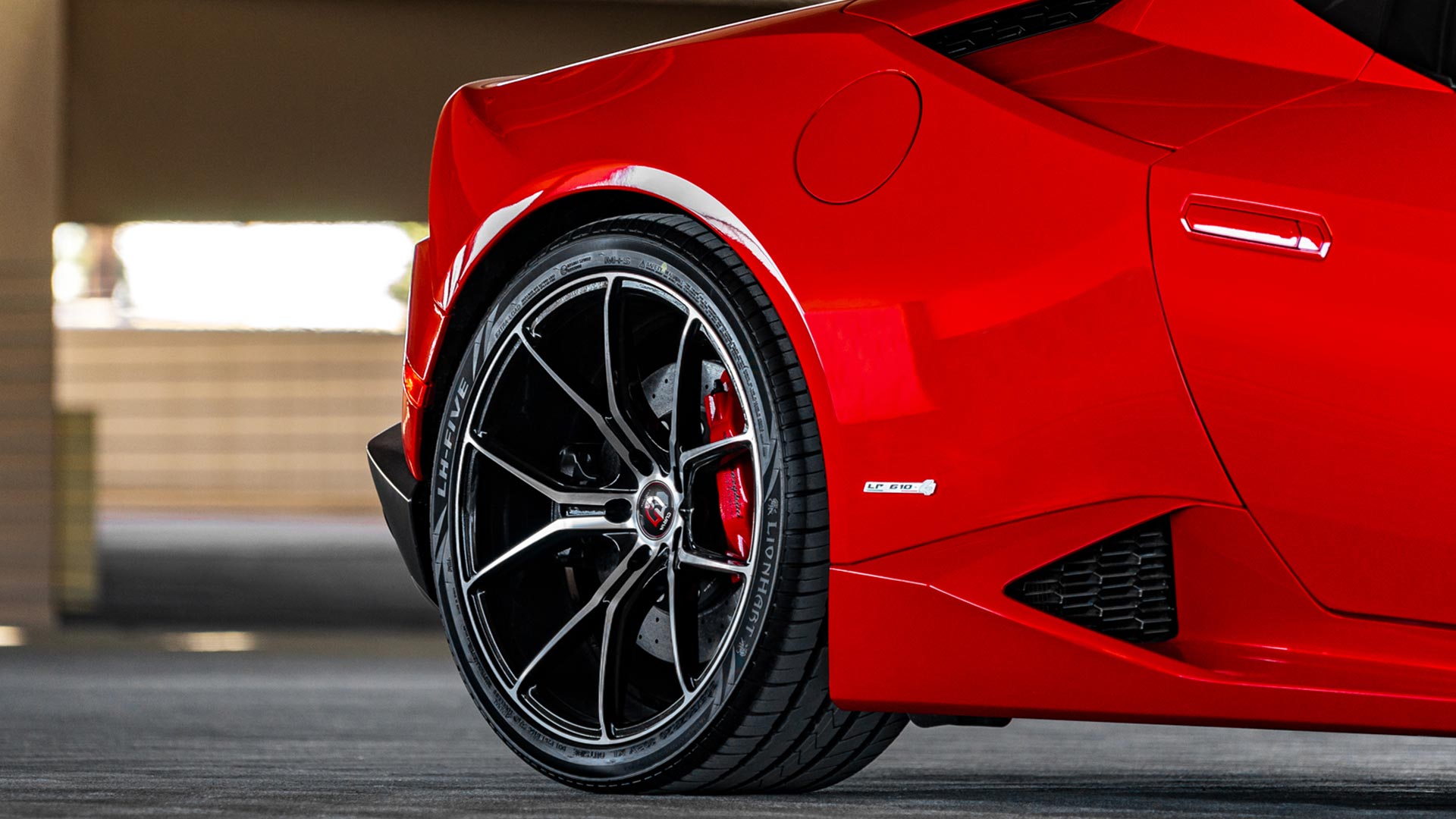 Image of a red Lamborghini Huracan with Lionhart Tires