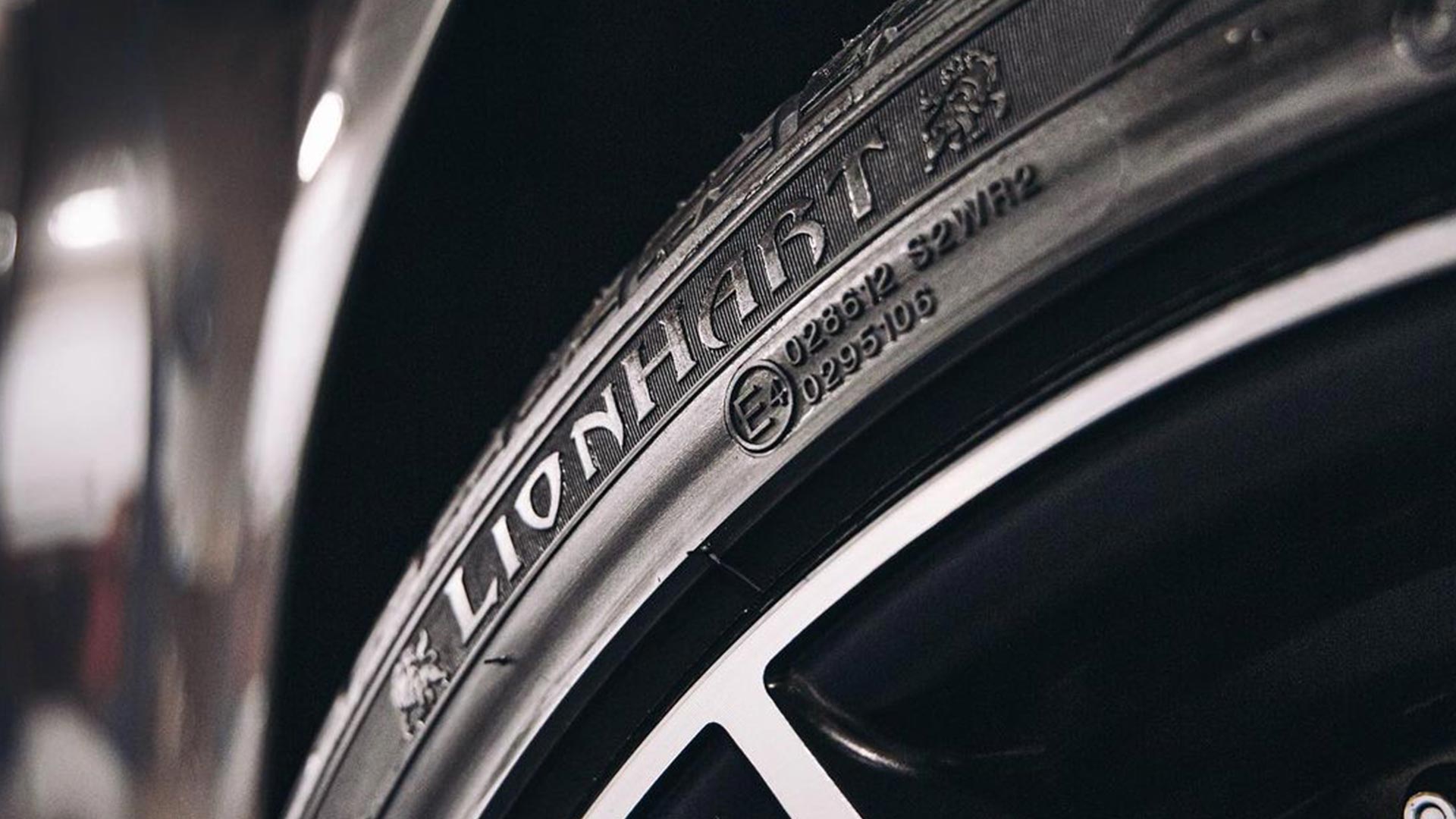Up close image of a Lionhart tire on a Mercedes-Benz S-Class