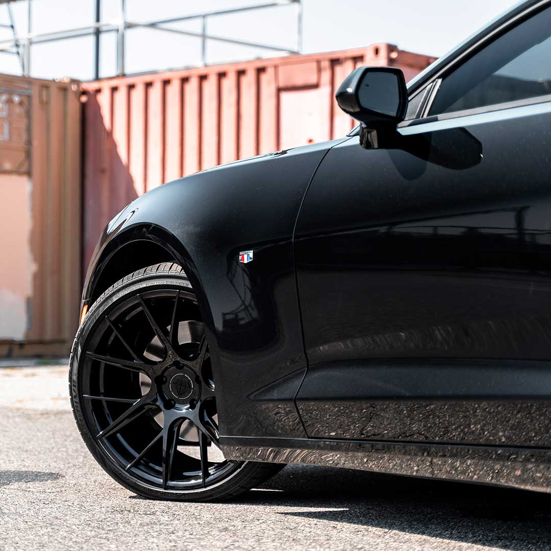 chevy camaro with lionhart lh five tires
